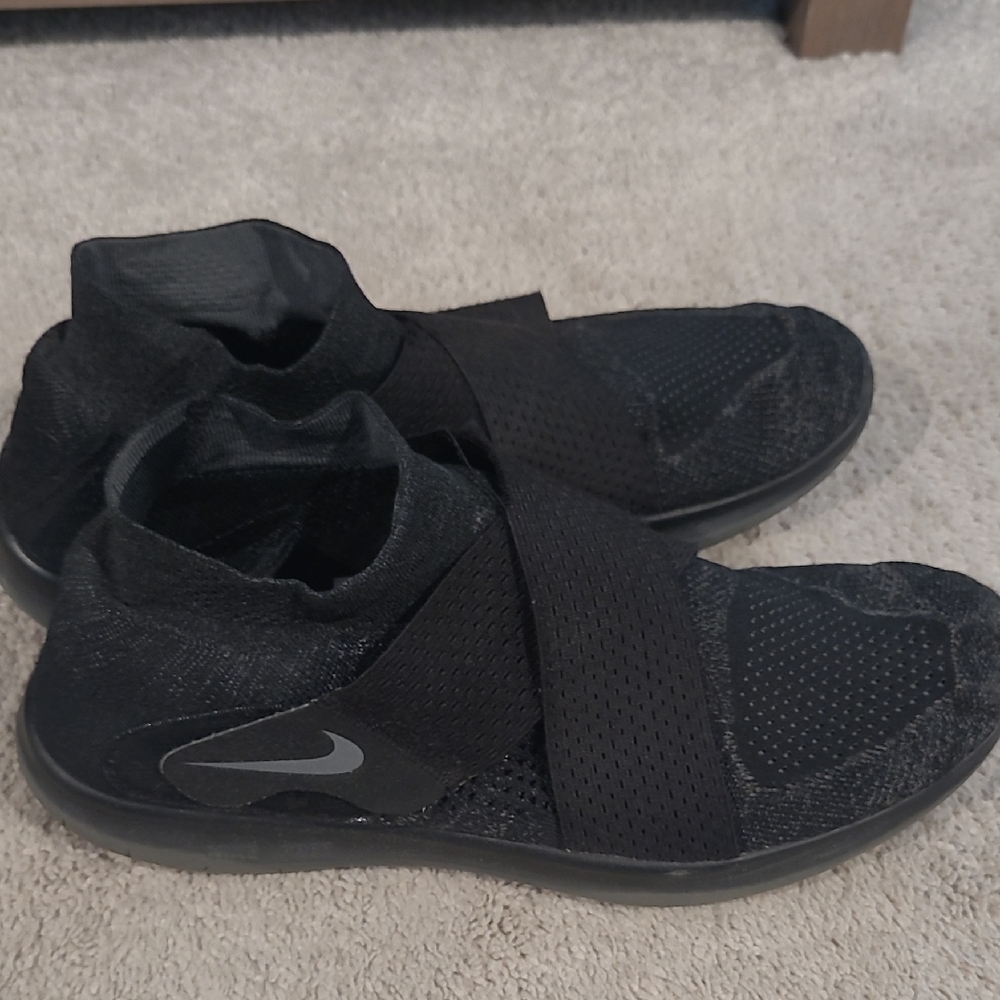 Nike Men's Black Mesh Athletic Shoes